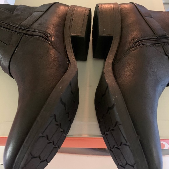 Riding boot in black vegan leather.New in box - Picture 3 of 6